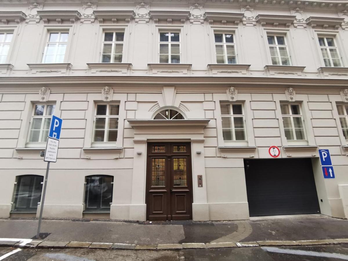 City Castle Apartments Free Parking Bratislava Ngoại thất bức ảnh